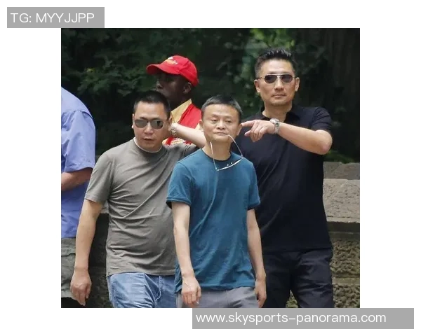 姚明温柔抱起孩子展现巨人柔情瞬间引发网友热议与感动